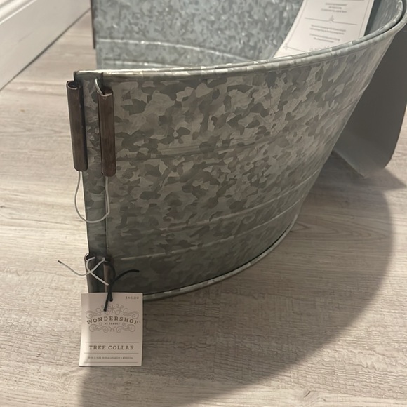 Wondershop Christmas Tree Collar, NWT, Never Used - Picture 4 of 4